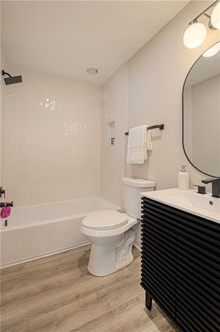 5520 Granada Lane, Roeland Park, KS 66205