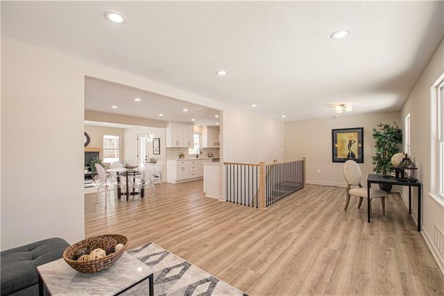 5520 Granada Lane, Roeland Park, KS 66205