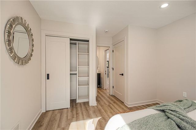 5520 Granada Lane, Roeland Park, KS 66205