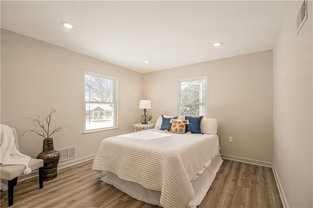 5520 Granada Lane, Roeland Park, KS 66205