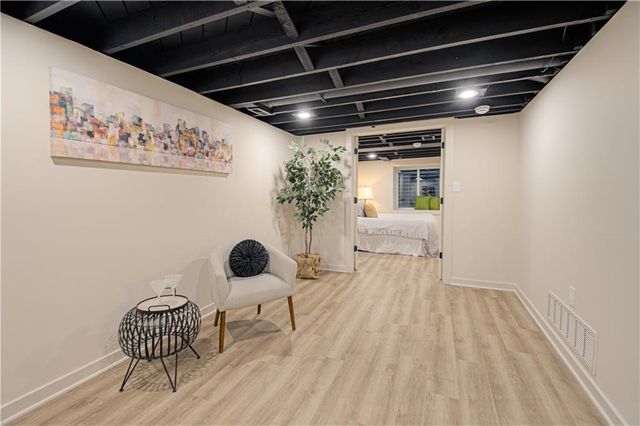 5520 Granada Lane, Roeland Park, KS 66205