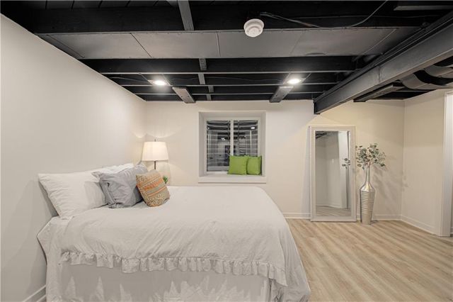 5520 Granada Lane, Roeland Park, KS 66205