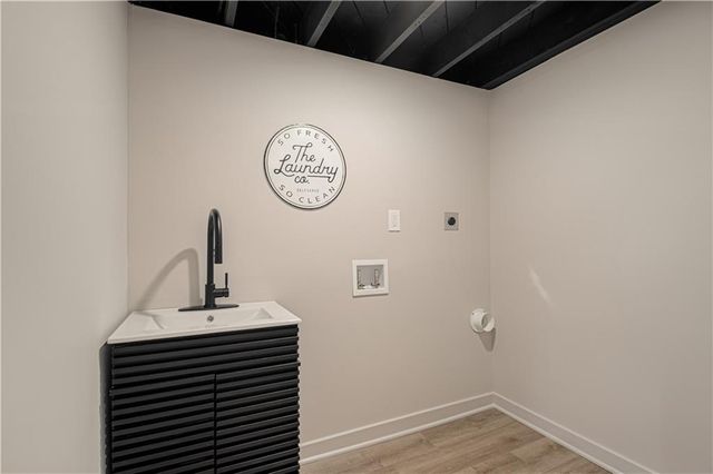 5520 Granada Lane, Roeland Park, KS 66205