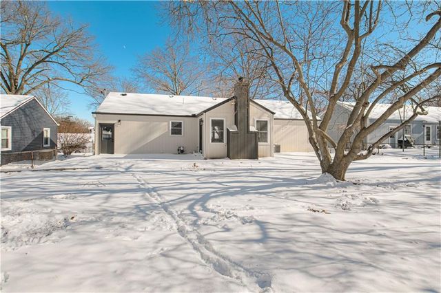 5520 Granada Lane, Roeland Park, KS 66205