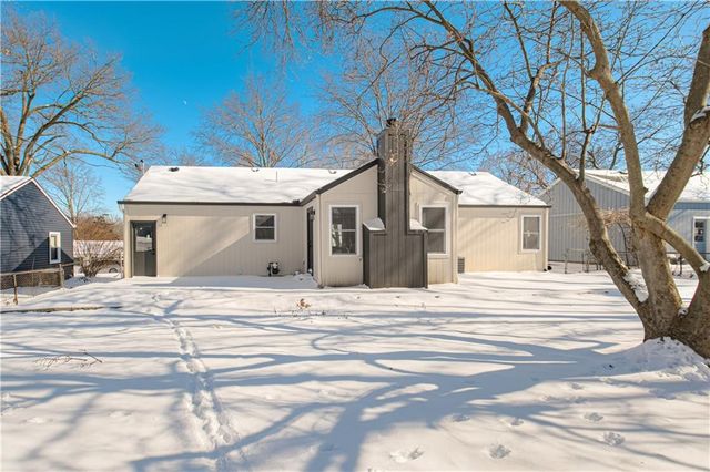5520 Granada Lane, Roeland Park, KS 66205
