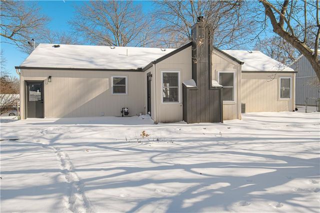 5520 Granada Lane, Roeland Park, KS 66205