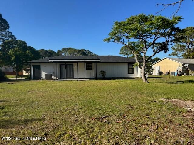 696 Harrington Street SW, Palm Bay, FL 32908