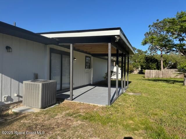 696 Harrington Street SW, Palm Bay, FL 32908