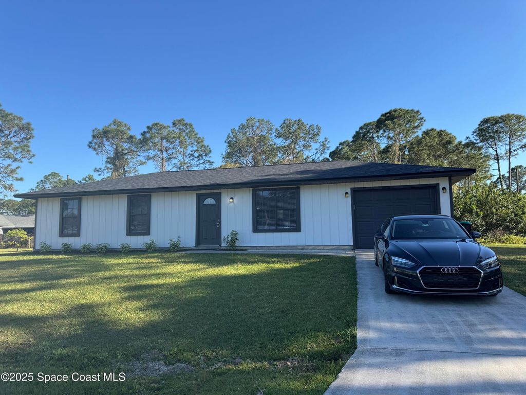 696 Harrington Street SW, Palm Bay, FL 32908