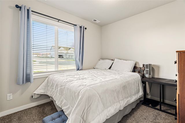 800 Juniper Street NW, Bondurant, IA 50035