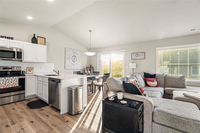 800 Juniper Street NW, Bondurant, IA 50035