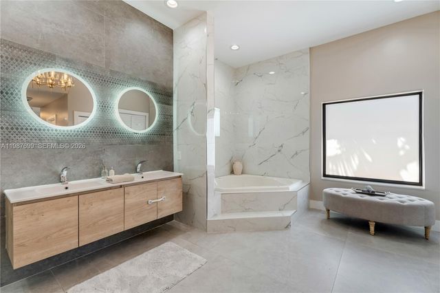 16255 SW 82nd Ave, Palmetto Bay, FL 33157