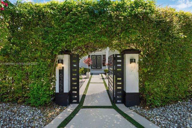 16255 SW 82nd Ave, Palmetto Bay, FL 33157