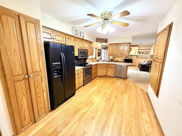 W294S5612 Windcrest DRIVE, Waukesha, WI 53189