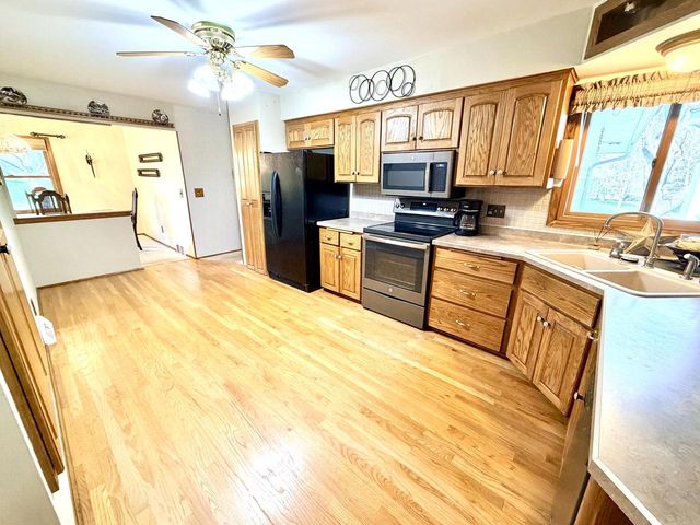 W294S5612 Windcrest DRIVE, Waukesha, WI 53189