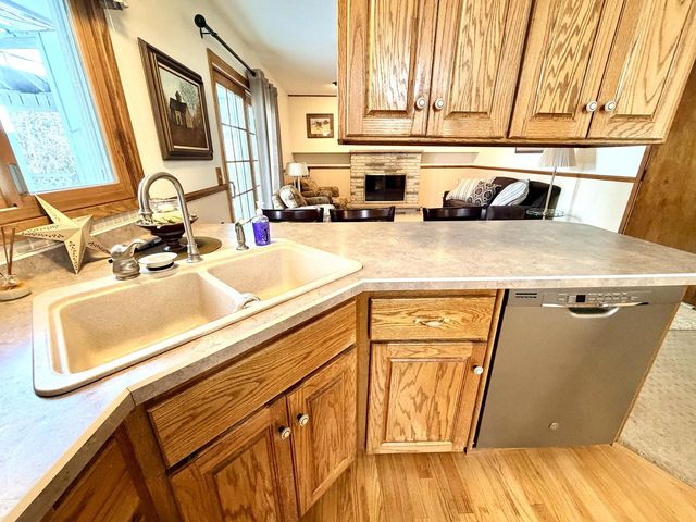 W294S5612 Windcrest DRIVE, Waukesha, WI 53189