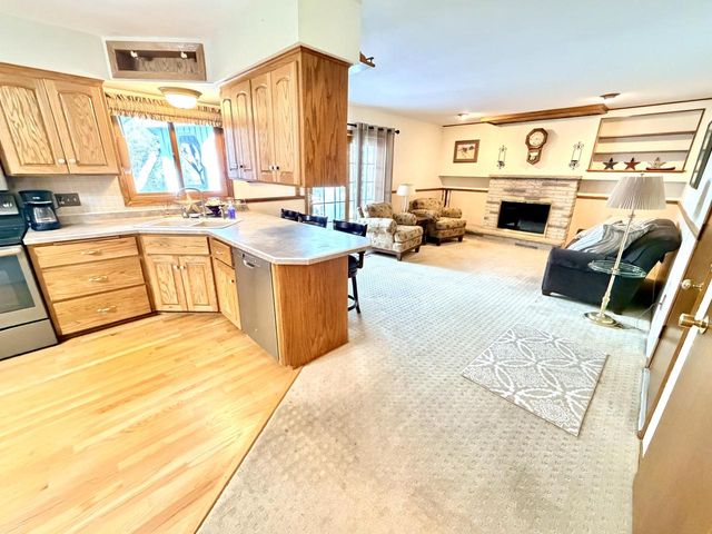 W294S5612 Windcrest DRIVE, Waukesha, WI 53189