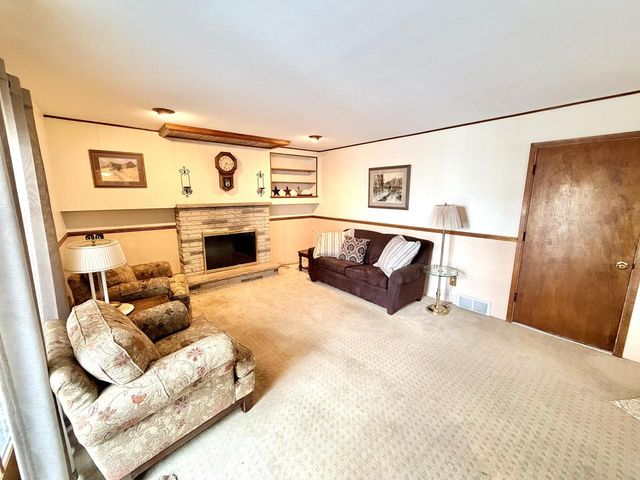 W294S5612 Windcrest DRIVE, Waukesha, WI 53189