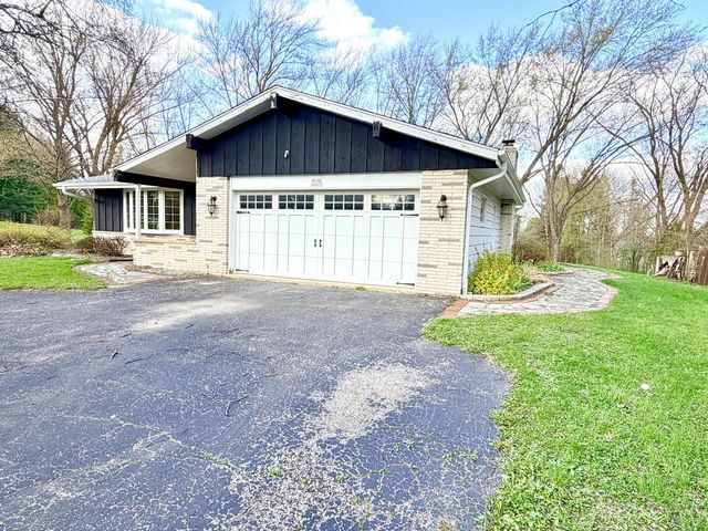 W294S5612 Windcrest DRIVE, Waukesha, WI 53189