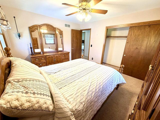 W294S5612 Windcrest DRIVE, Waukesha, WI 53189