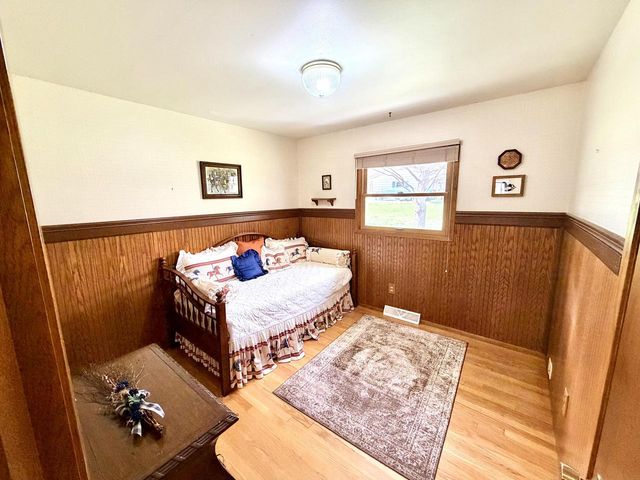 W294S5612 Windcrest DRIVE, Waukesha, WI 53189