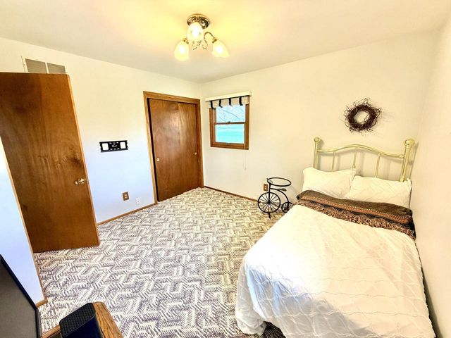 W294S5612 Windcrest DRIVE, Waukesha, WI 53189