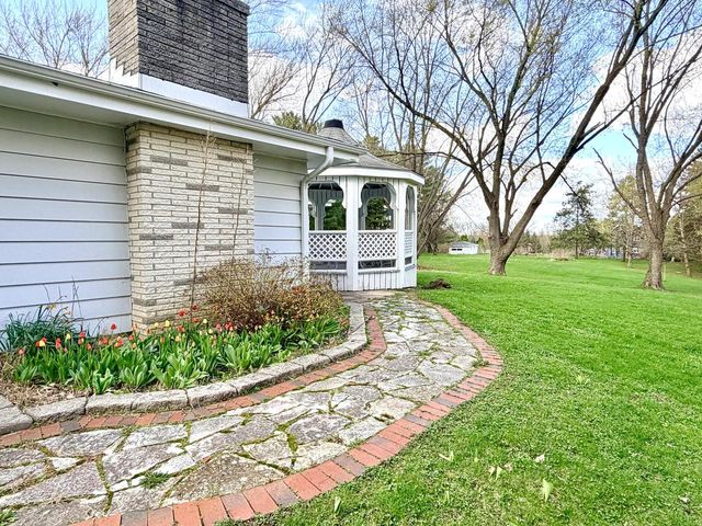 W294S5612 Windcrest DRIVE, Waukesha, WI 53189