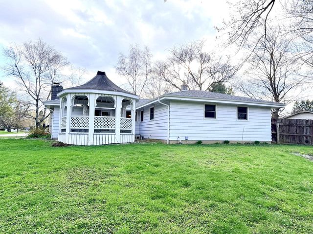 W294S5612 Windcrest DRIVE, Waukesha, WI 53189
