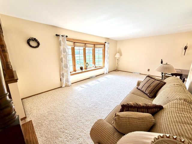 W294S5612 Windcrest DRIVE, Waukesha, WI 53189