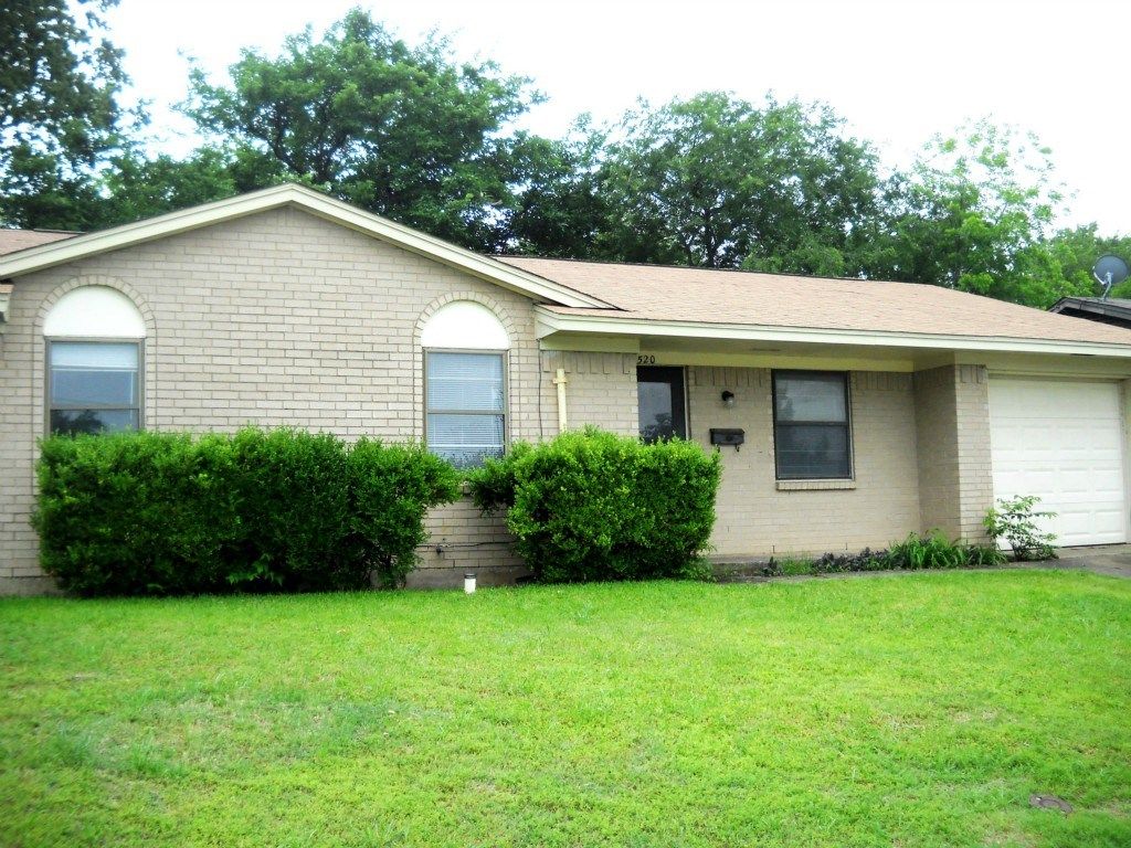 520 Sweetbriar Drive, Lewisville, TX 75067