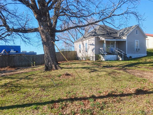 715 W Keetoowah Street, Tahlequah, OK 74464