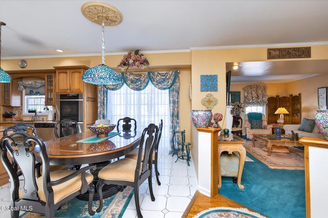 5 Cephalonia Drive, Niskayuna, NY 12309