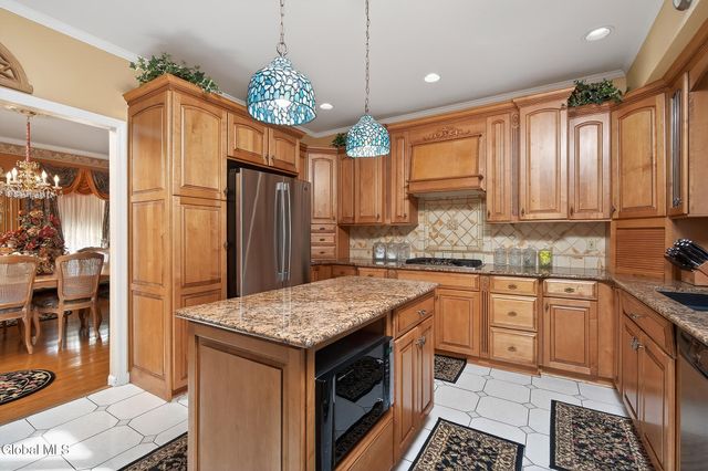 5 Cephalonia Drive, Niskayuna, NY 12309