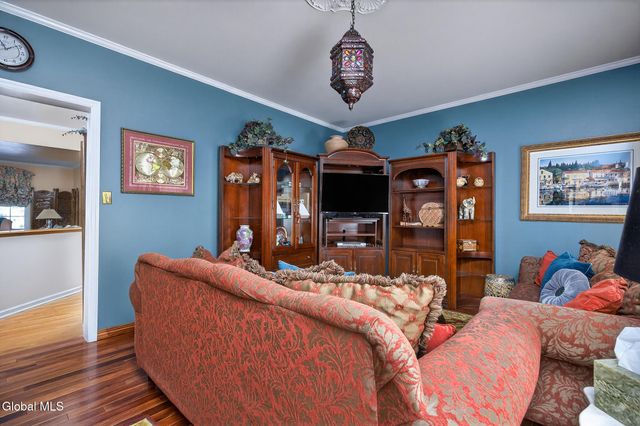 5 Cephalonia Drive, Niskayuna, NY 12309