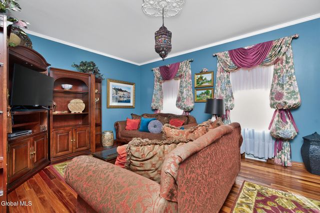 5 Cephalonia Drive, Niskayuna, NY 12309