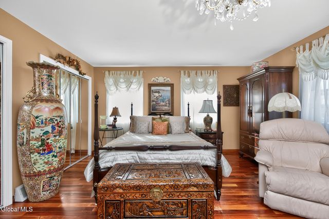 5 Cephalonia Drive, Niskayuna, NY 12309