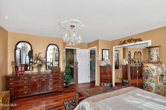 5 Cephalonia Drive, Niskayuna, NY 12309