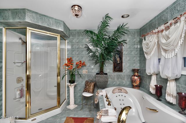 5 Cephalonia Drive, Niskayuna, NY 12309