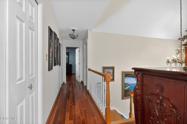 5 Cephalonia Drive, Niskayuna, NY 12309