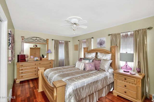 5 Cephalonia Drive, Niskayuna, NY 12309