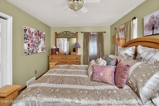 5 Cephalonia Drive, Niskayuna, NY 12309