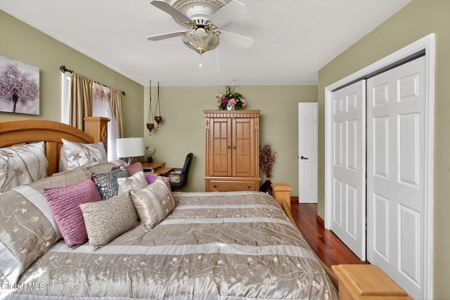 5 Cephalonia Drive, Niskayuna, NY 12309