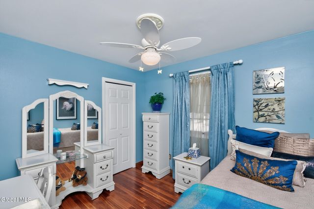 5 Cephalonia Drive, Niskayuna, NY 12309