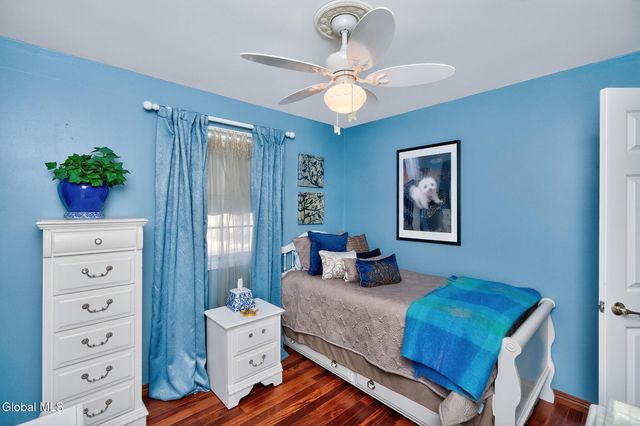 5 Cephalonia Drive, Niskayuna, NY 12309