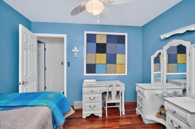 5 Cephalonia Drive, Niskayuna, NY 12309