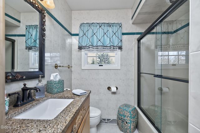 5 Cephalonia Drive, Niskayuna, NY 12309