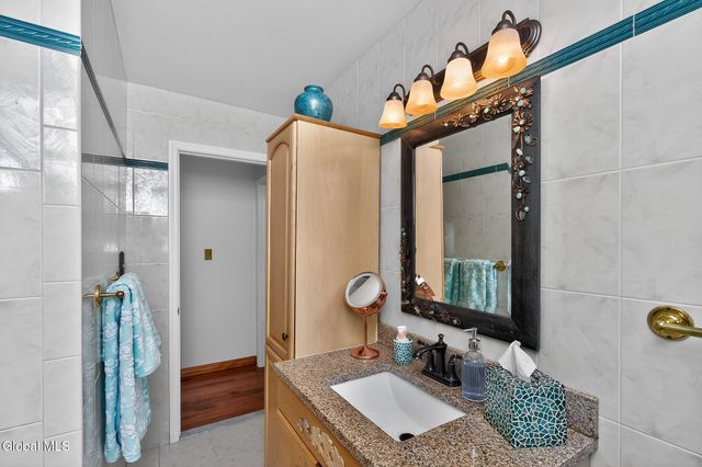 5 Cephalonia Drive, Niskayuna, NY 12309