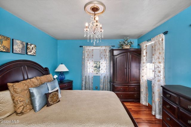 5 Cephalonia Drive, Niskayuna, NY 12309