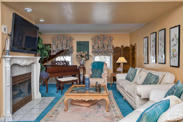 5 Cephalonia Drive, Niskayuna, NY 12309