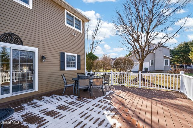 5 Cephalonia Drive, Niskayuna, NY 12309